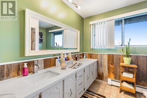 1239 Westbrook Road, West Lincoln, ON - Indoor Photo Showing Bathroom