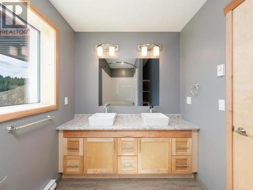 22 Beryl Place, Whitehorse, YT - Indoor Photo Showing Bathroom