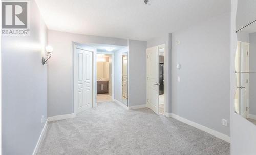 1099 Sunset Drive Unit# 140, Kelowna, BC - Indoor Photo Showing Other Room