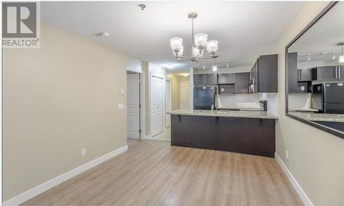 1099 Sunset Drive Unit# 140, Kelowna, BC - Indoor Photo Showing Kitchen With Upgraded Kitchen