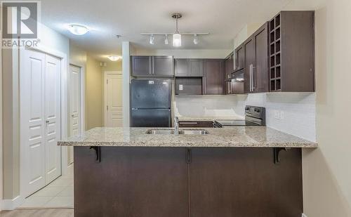 1099 Sunset Drive Unit# 140, Kelowna, BC - Indoor Photo Showing Kitchen With Double Sink With Upgraded Kitchen