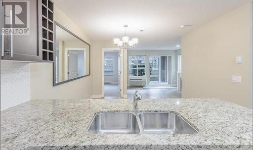 1099 Sunset Drive Unit# 140, Kelowna, BC - Indoor Photo Showing Kitchen With Double Sink