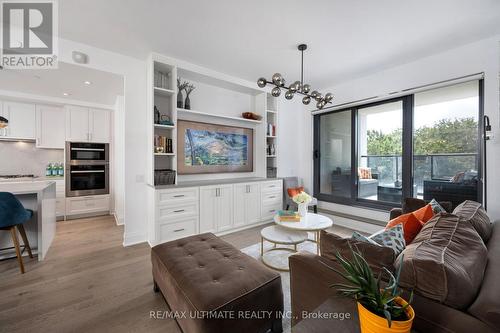 515 - 280 Howland Avenue, Toronto, ON - Indoor Photo Showing Living Room