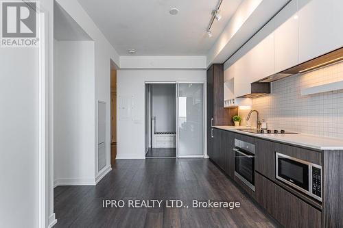 4207 - 898 Portage Parkway, Vaughan, ON - Indoor Photo Showing Kitchen