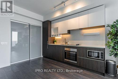 4207 - 898 Portage Parkway, Vaughan, ON - Indoor Photo Showing Kitchen