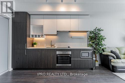 4207 - 898 Portage Parkway, Vaughan, ON - Indoor Photo Showing Kitchen