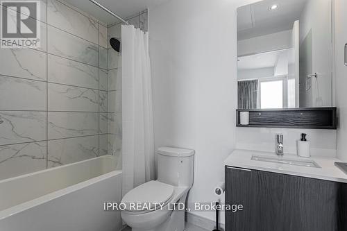 4207 - 898 Portage Parkway, Vaughan, ON - Indoor Photo Showing Bathroom