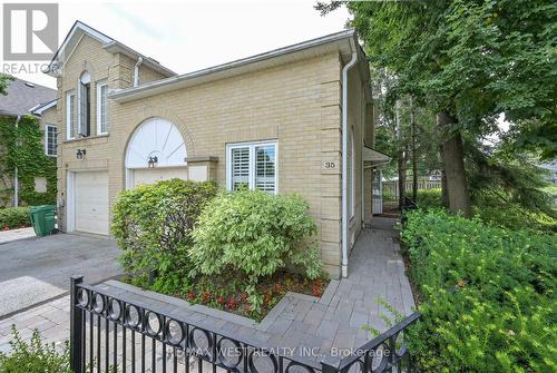 35 - 18 Hartnell Square, Brampton, ON - Outdoor