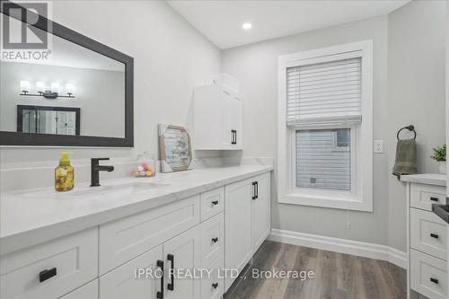 2153 Marc Lane, Burlington, ON - Indoor Photo Showing Bathroom