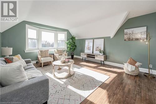 54 Bruce Street, Cambridge, ON - Indoor Photo Showing Living Room