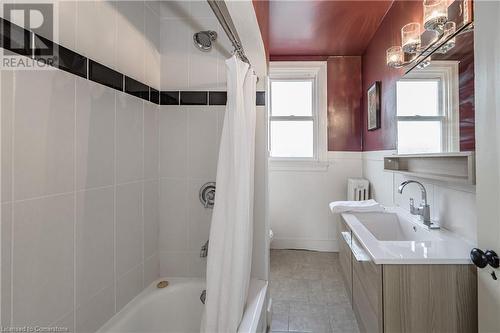 54 Bruce Street, Cambridge, ON - Indoor Photo Showing Bathroom