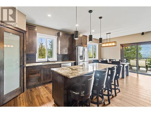 6600 Park Hill Road Ne, Salmon Arm, BC - Indoor Photo Showing Kitchen With Upgraded Kitchen