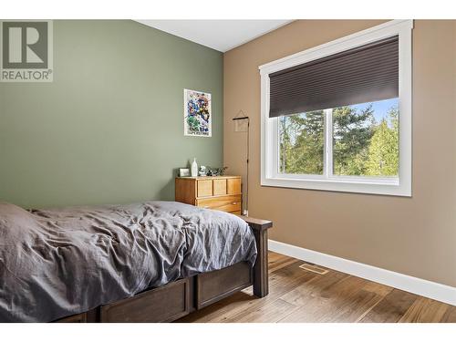 6600 Park Hill Road Ne, Salmon Arm, BC - Indoor Photo Showing Bedroom