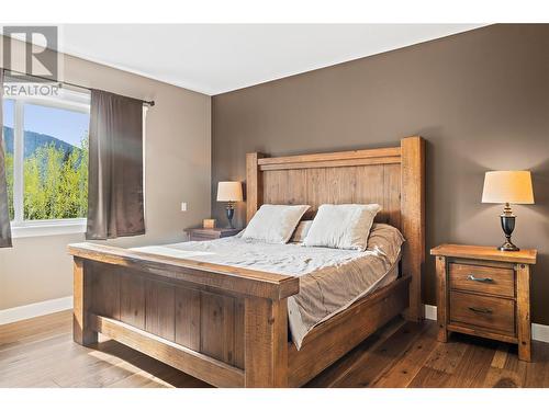 6600 Park Hill Road Ne, Salmon Arm, BC - Indoor Photo Showing Bedroom