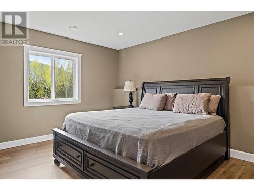 6600 Park Hill Road Ne, Salmon Arm, BC - Indoor Photo Showing Bedroom