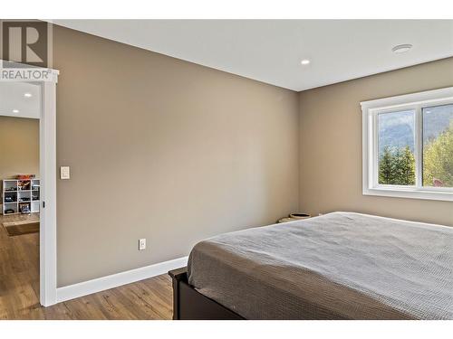 6600 Park Hill Road Ne, Salmon Arm, BC - Indoor Photo Showing Bedroom