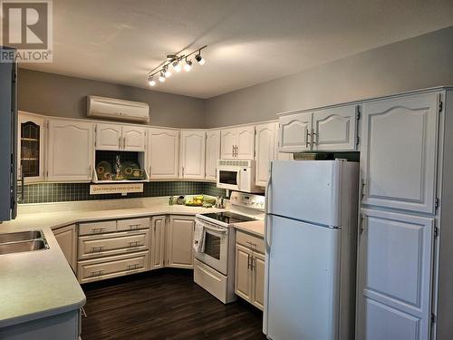 9800 Turner Street Unit# 50, Summerland, BC - Indoor Photo Showing Kitchen With Double Sink