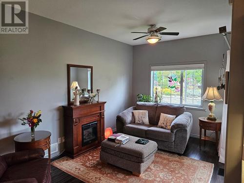 9800 Turner Street Unit# 50, Summerland, BC - Indoor Photo Showing Living Room With Fireplace