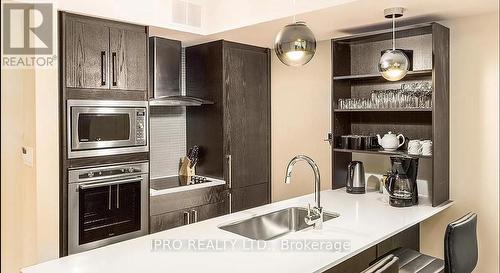 6113-15 - 9 Harbour Street W, Collingwood, ON - Indoor Photo Showing Kitchen