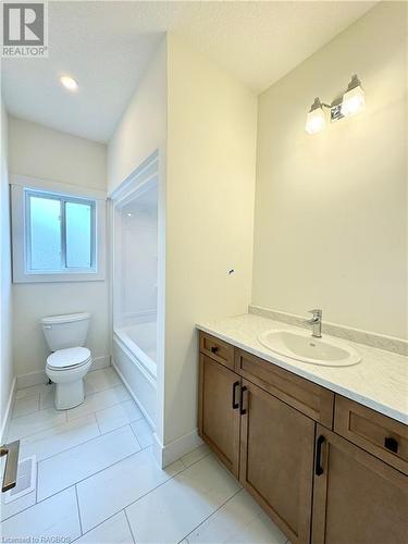 Main 4pc bath - 427 Ridge Street, Port Elgin, ON - Indoor Photo Showing Bathroom