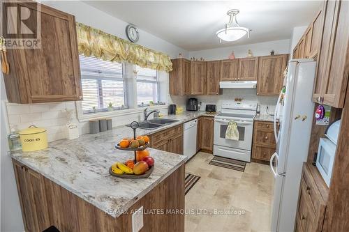 4753 County Road 15 Road, South Stormont (716 - South Stormont (Cornwall) Twp), ON - Indoor Photo Showing Kitchen With Double Sink