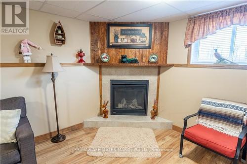 4753 County Road 15 Road, South Stormont (716 - South Stormont (Cornwall) Twp), ON - Indoor Photo Showing Living Room With Fireplace