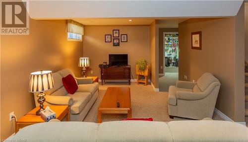 34 Shelton Drive, Ingersoll, ON - Indoor Photo Showing Living Room