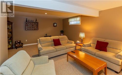 34 Shelton Drive, Ingersoll, ON - Indoor Photo Showing Living Room