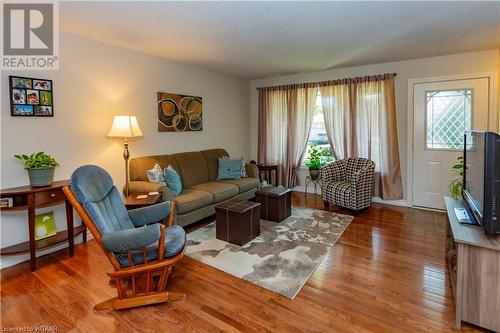 34 Shelton Drive, Ingersoll, ON - Indoor Photo Showing Living Room