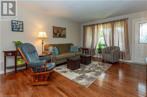 34 Shelton Drive, Ingersoll, ON - Indoor Photo Showing Living Room