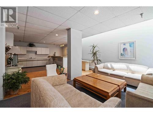 1905 6055 Nelson Avenue, Burnaby, BC - Indoor Photo Showing Living Room