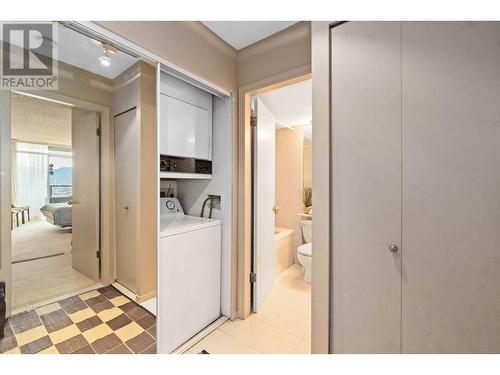 1905 6055 Nelson Avenue, Burnaby, BC - Indoor Photo Showing Laundry Room