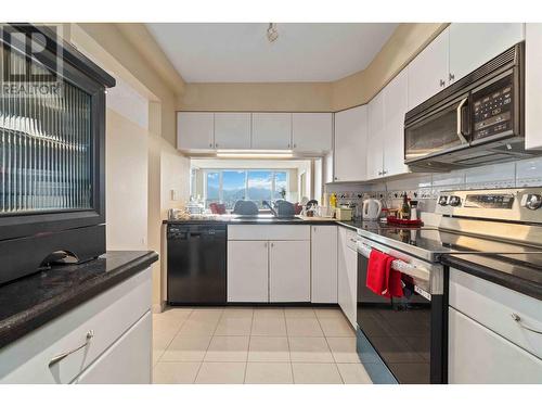 1905 6055 Nelson Avenue, Burnaby, BC - Indoor Photo Showing Kitchen