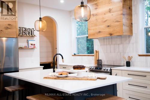 206135 Sykes Street N, Meaford, ON - Indoor Photo Showing Kitchen With Upgraded Kitchen