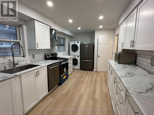 Upper - 2527 Kingsberry Crescent, Mississauga, ON - Indoor Photo Showing Kitchen With Upgraded Kitchen