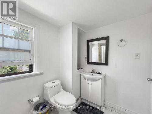 4639 Simcoe Street, Niagara Falls, ON - Indoor Photo Showing Bathroom