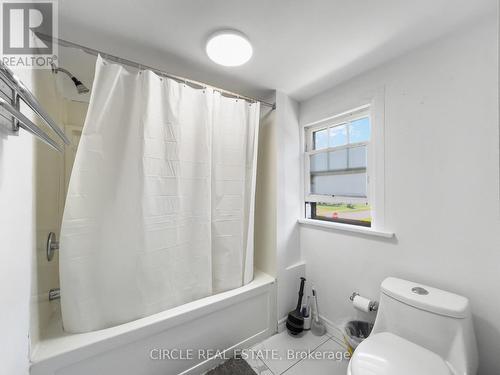 4639 Simcoe Street, Niagara Falls, ON - Indoor Photo Showing Bathroom