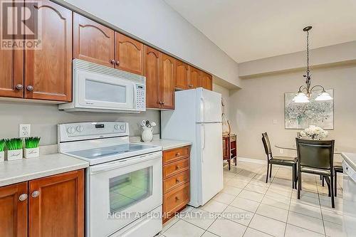 305 - 391 Plains Road E, Burlington, ON - Indoor Photo Showing Kitchen