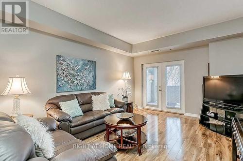 305 - 391 Plains Road E, Burlington, ON - Indoor Photo Showing Living Room