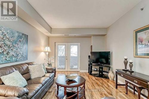 305 - 391 Plains Road E, Burlington, ON - Indoor Photo Showing Living Room