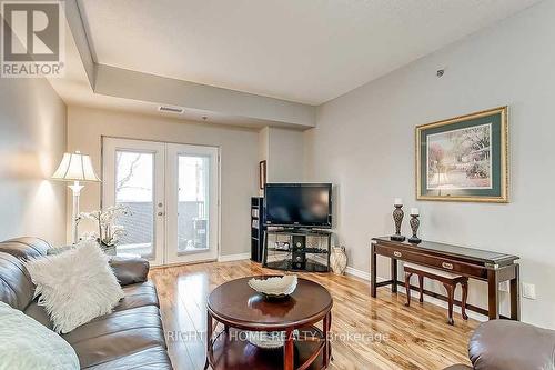 305 - 391 Plains Road E, Burlington, ON - Indoor Photo Showing Living Room