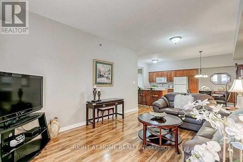 305 - 391 Plains Road E, Burlington, ON - Indoor Photo Showing Living Room