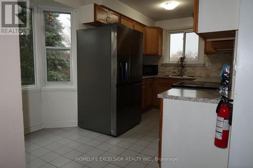 713 Bayla Court, Oshawa, ON - Indoor Photo Showing Kitchen