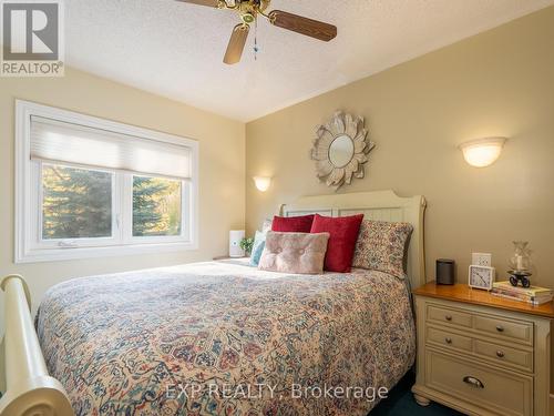 286 Denise Circle, Newmarket, ON - Indoor Photo Showing Bedroom