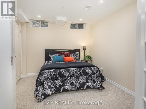 286 Denise Circle, Newmarket, ON - Indoor Photo Showing Bedroom