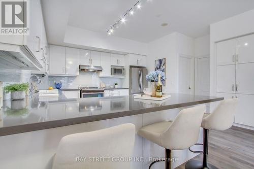 B105 - 99 South Town Centre Boulevard, Markham, ON - Indoor Photo Showing Kitchen