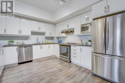 B105 - 99 South Town Centre Boulevard, Markham, ON - Indoor Photo Showing Kitchen With Upgraded Kitchen