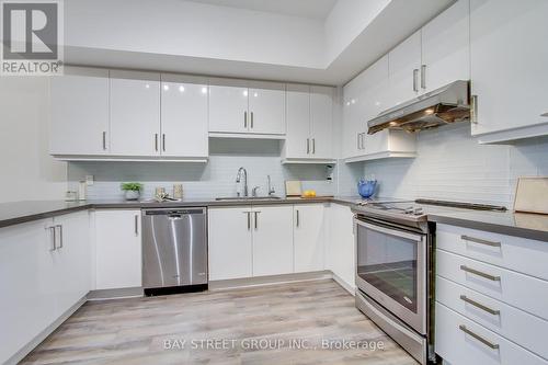 B105 - 99 South Town Centre Boulevard, Markham, ON - Indoor Photo Showing Kitchen