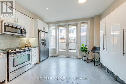 17 - 1812 Burnhamthorpe Road E, Mississauga, ON - Indoor Photo Showing Kitchen With Upgraded Kitchen