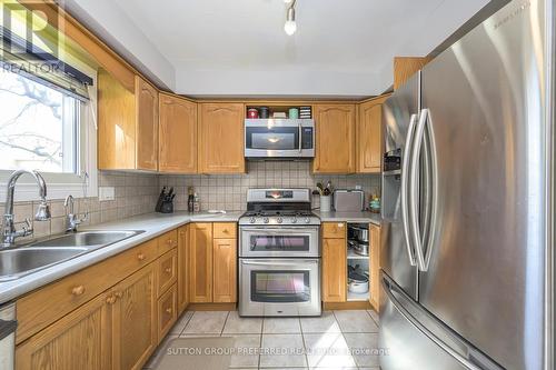 19 Lochern Road, London, ON - Indoor Photo Showing Kitchen With Double Sink